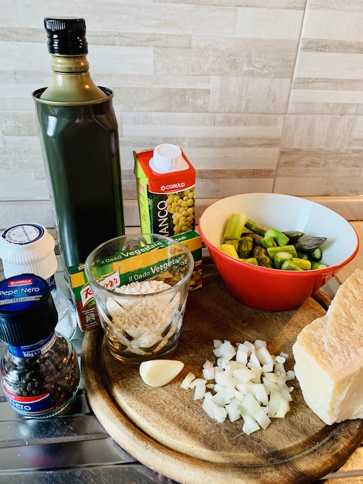 Die Zutaten für Risotto ai Asparagi