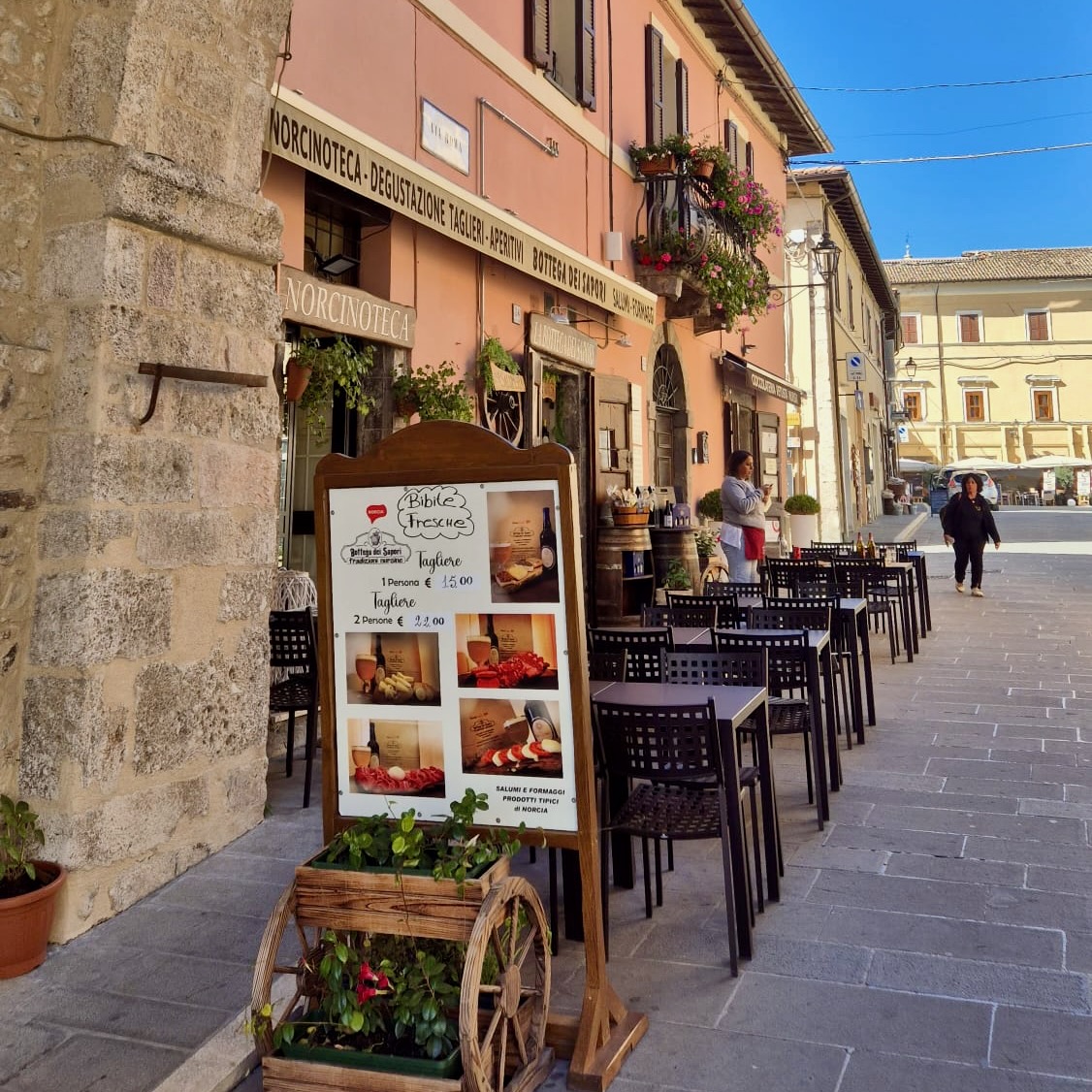 Ein Spaziergang durch die Straßen von Norcia