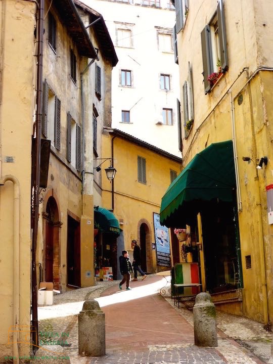 Steegje in Spoleto Steegje in Spoleto